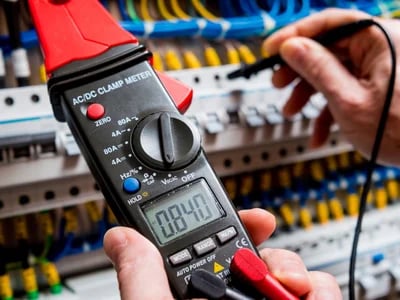 Die Prüfung ortsfester elektrischer Anlagen und ihre Bedeutung für Unternehmen