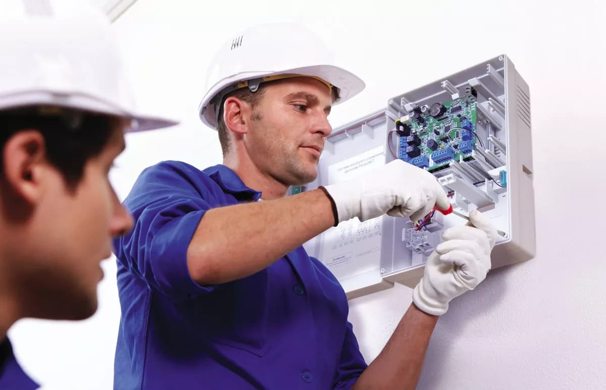 Die Prüfung ortsfester elektrischer Anlagen und ihre Bedeutung für Unternehmen