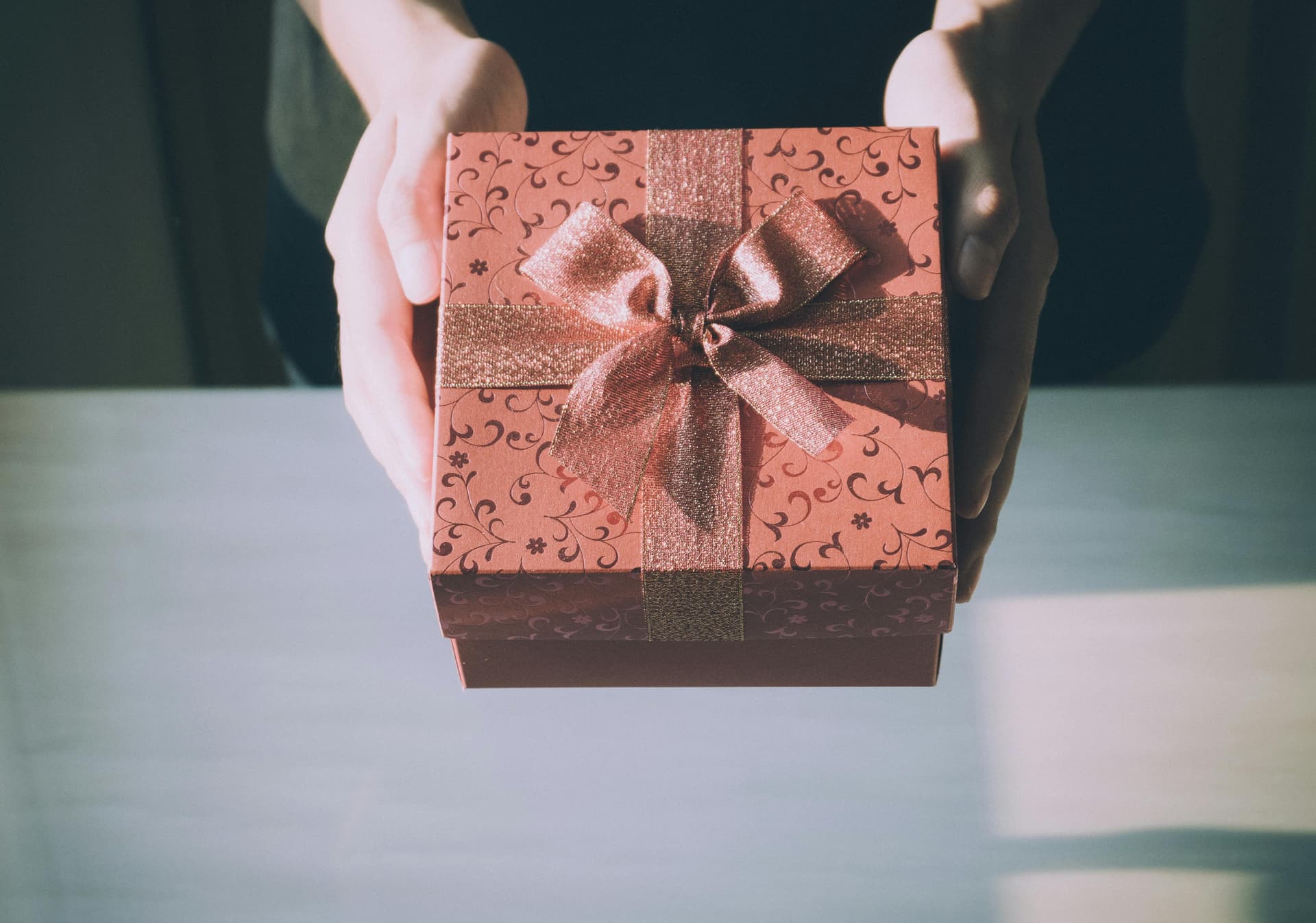 Geschenke zur Geburt: Überraschen Sie die frischgebackenen Eltern mit einem einzigartigen Präsent