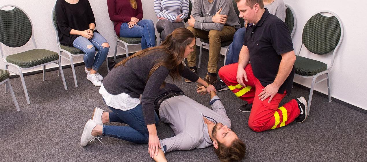 Erste-Hilfe Kurs München für Biologen: Feldarbeit und Laborsicherheit
