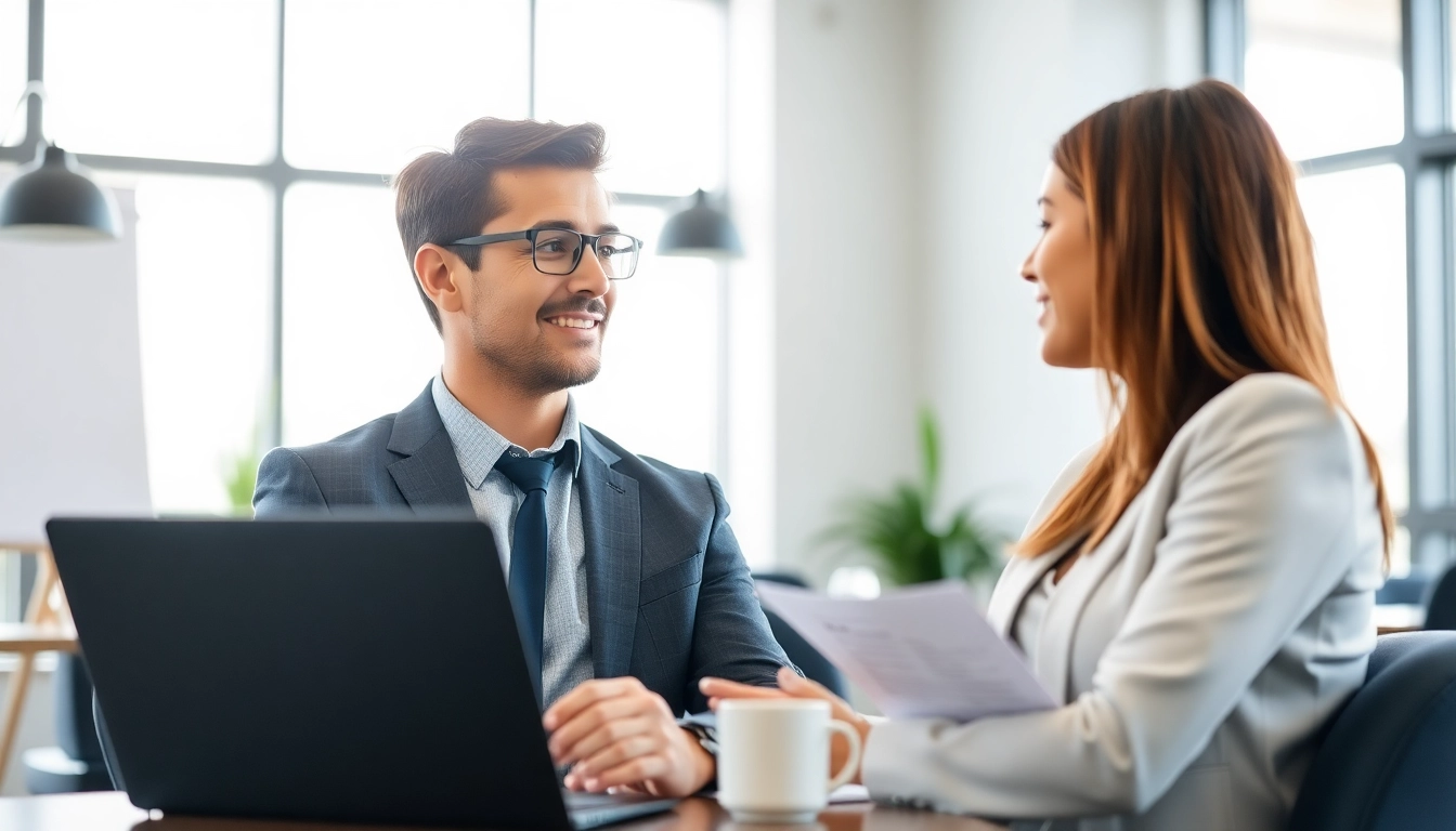 Headhunter Schweiz berät einen Klienten in einem modernen Büro mit natürlichem Licht.